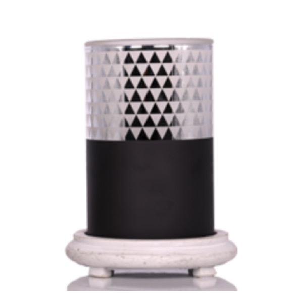 Black Diamond Simmering Light - Antique White Base